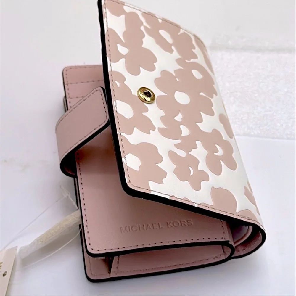 Michael Kors Jet Set Medium Floral Print Bi-Fold Wallet  POWDER BLUSH NWT